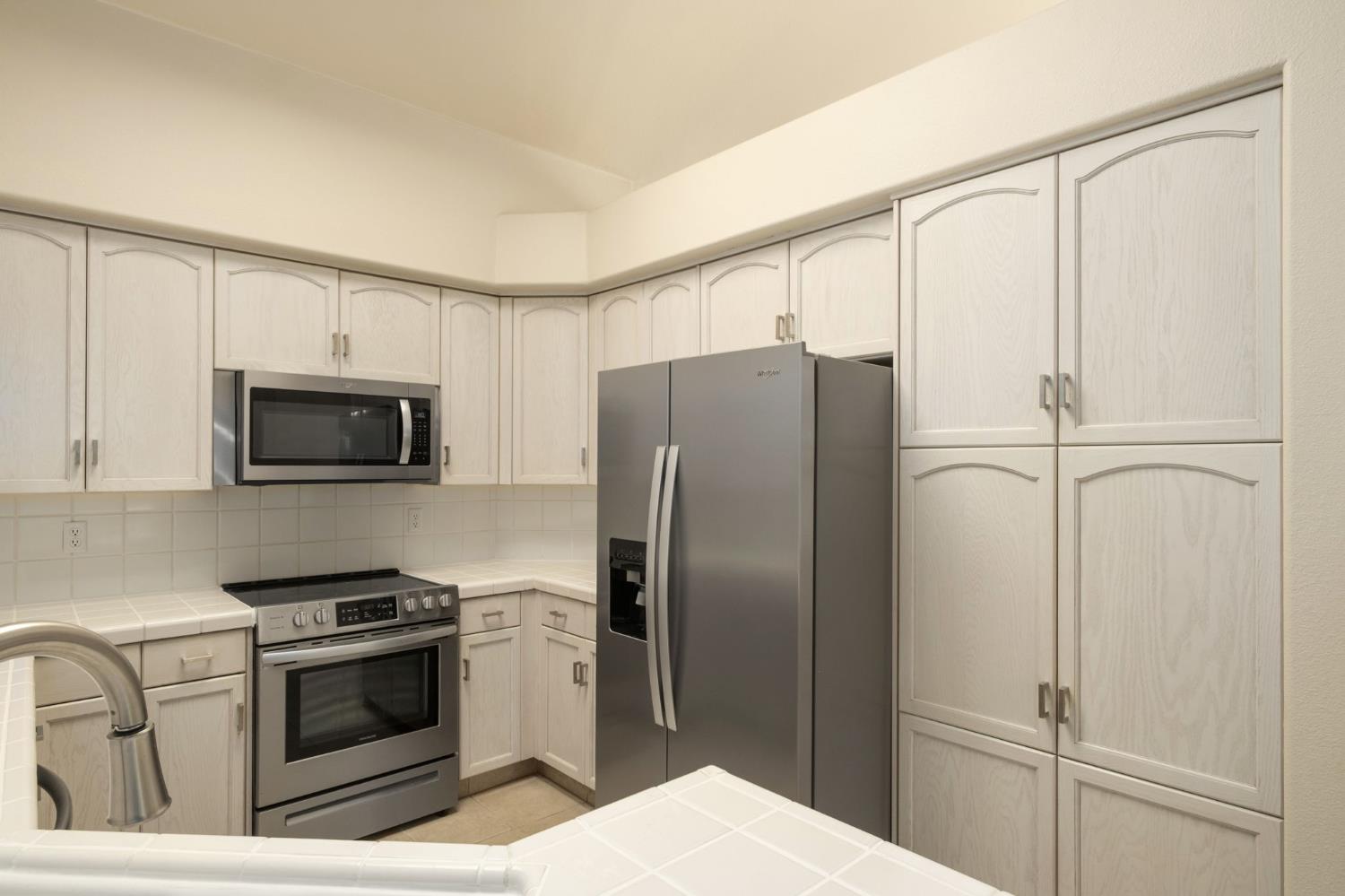 807 E Brighton Ln, Fresno, CA 93720