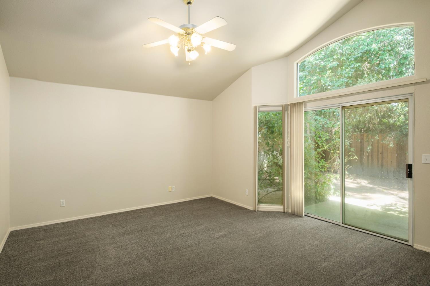 807 E Brighton Ln, Fresno, CA 93720
