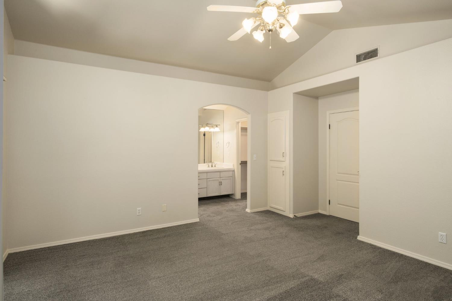 807 E Brighton Ln, Fresno, CA 93720