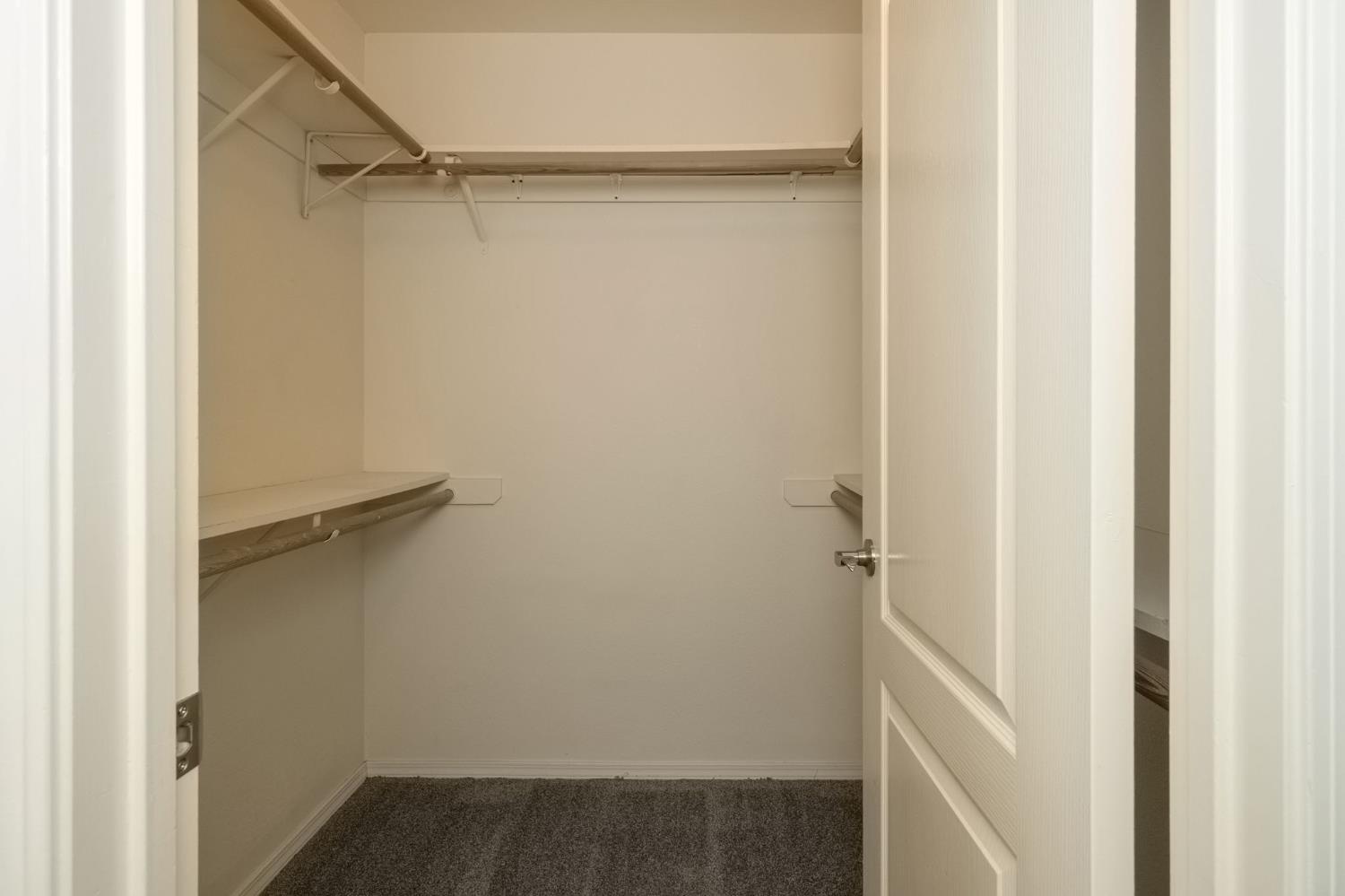 807 E Brighton Ln, Fresno, CA 93720