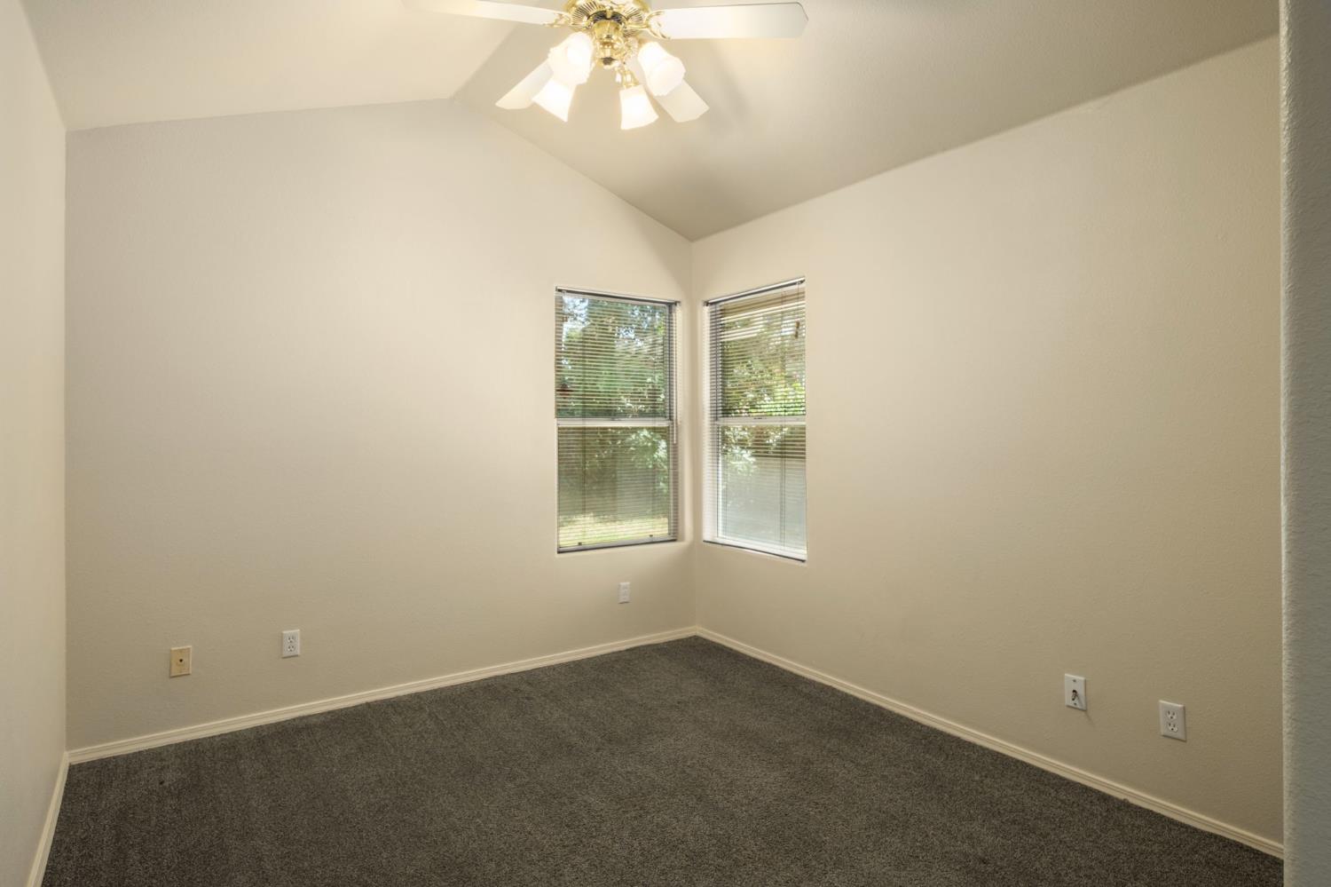 807 E Brighton Ln, Fresno, CA 93720