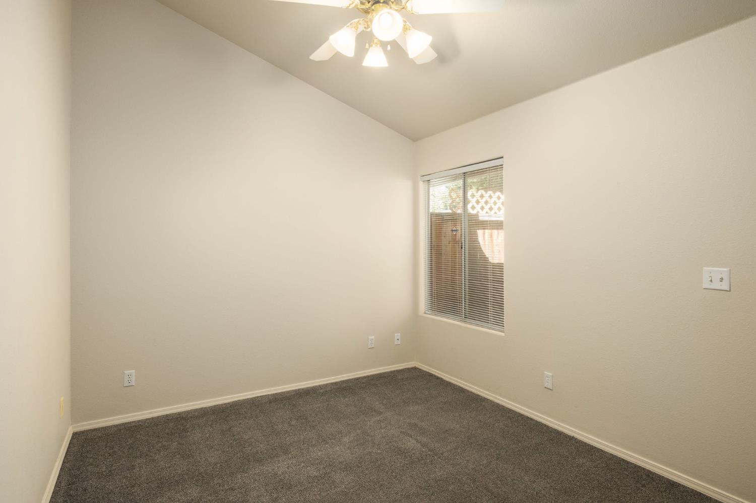 807 E Brighton Ln, Fresno, CA 93720