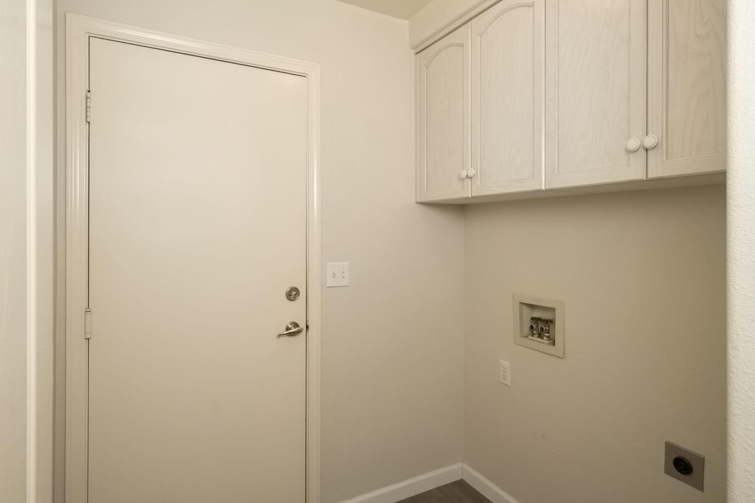 807 E Brighton Ln, Fresno, CA 93720