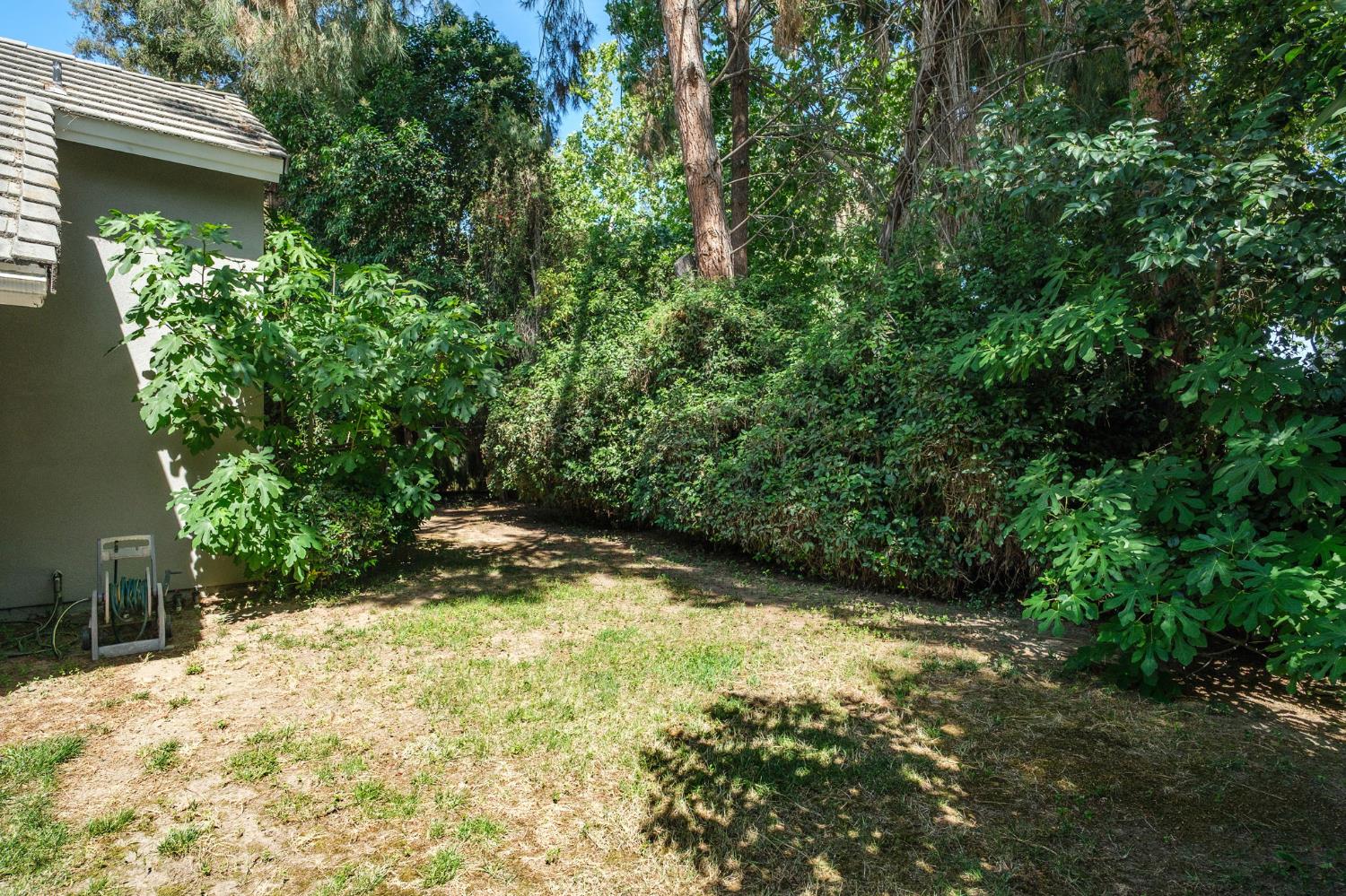 807 E Brighton Ln, Fresno, CA 93720