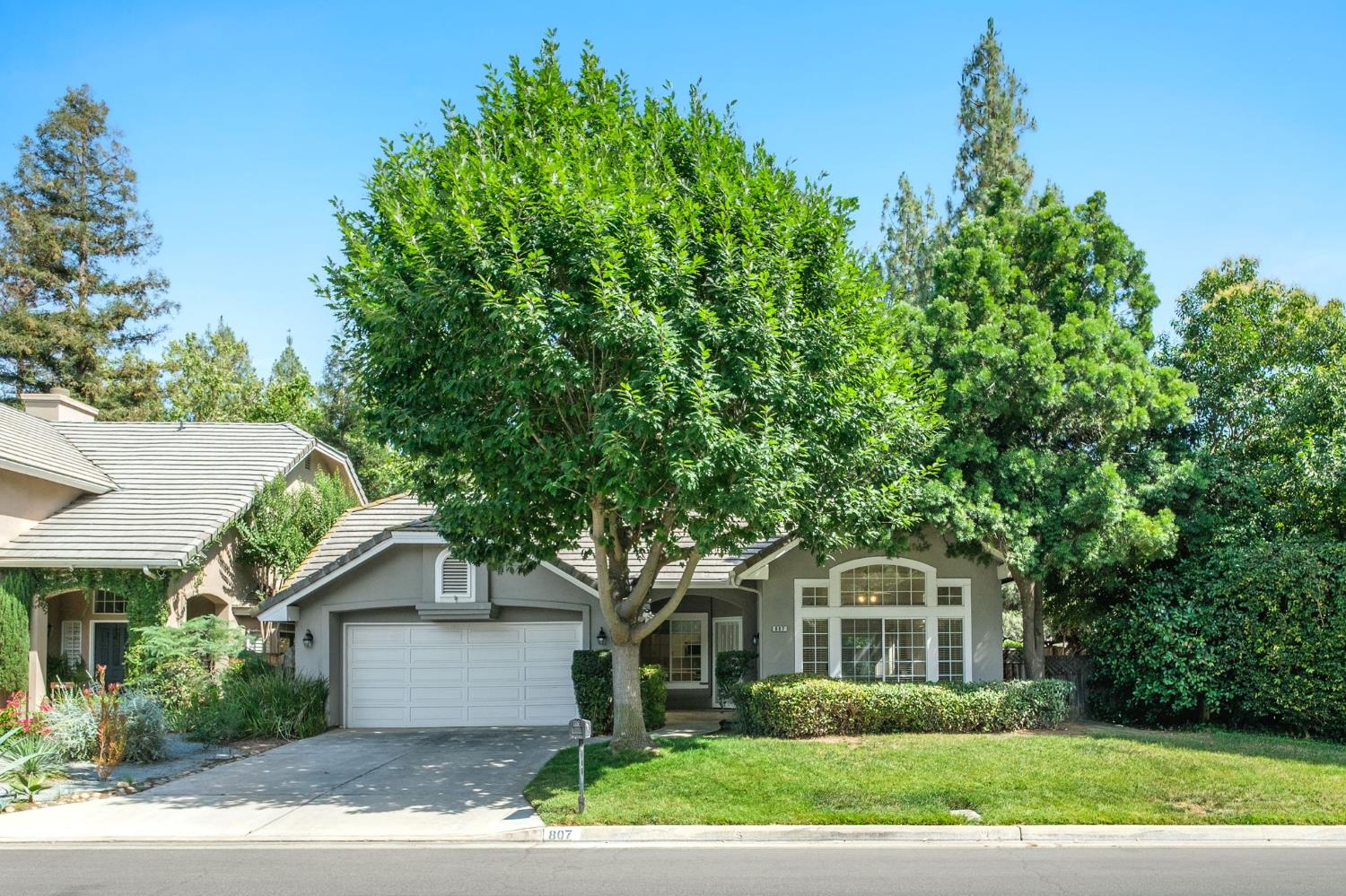807 E Brighton Ln, Fresno, CA 93720