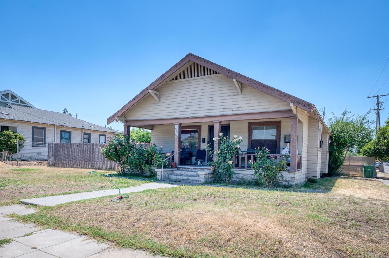 501 N St, Sanger, CA 93657