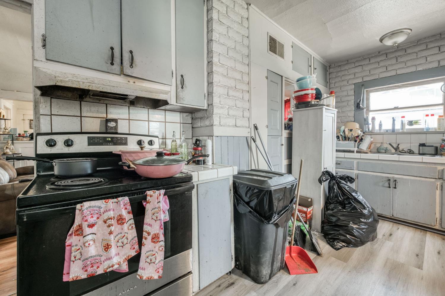 501 N St, Sanger, CA 93657