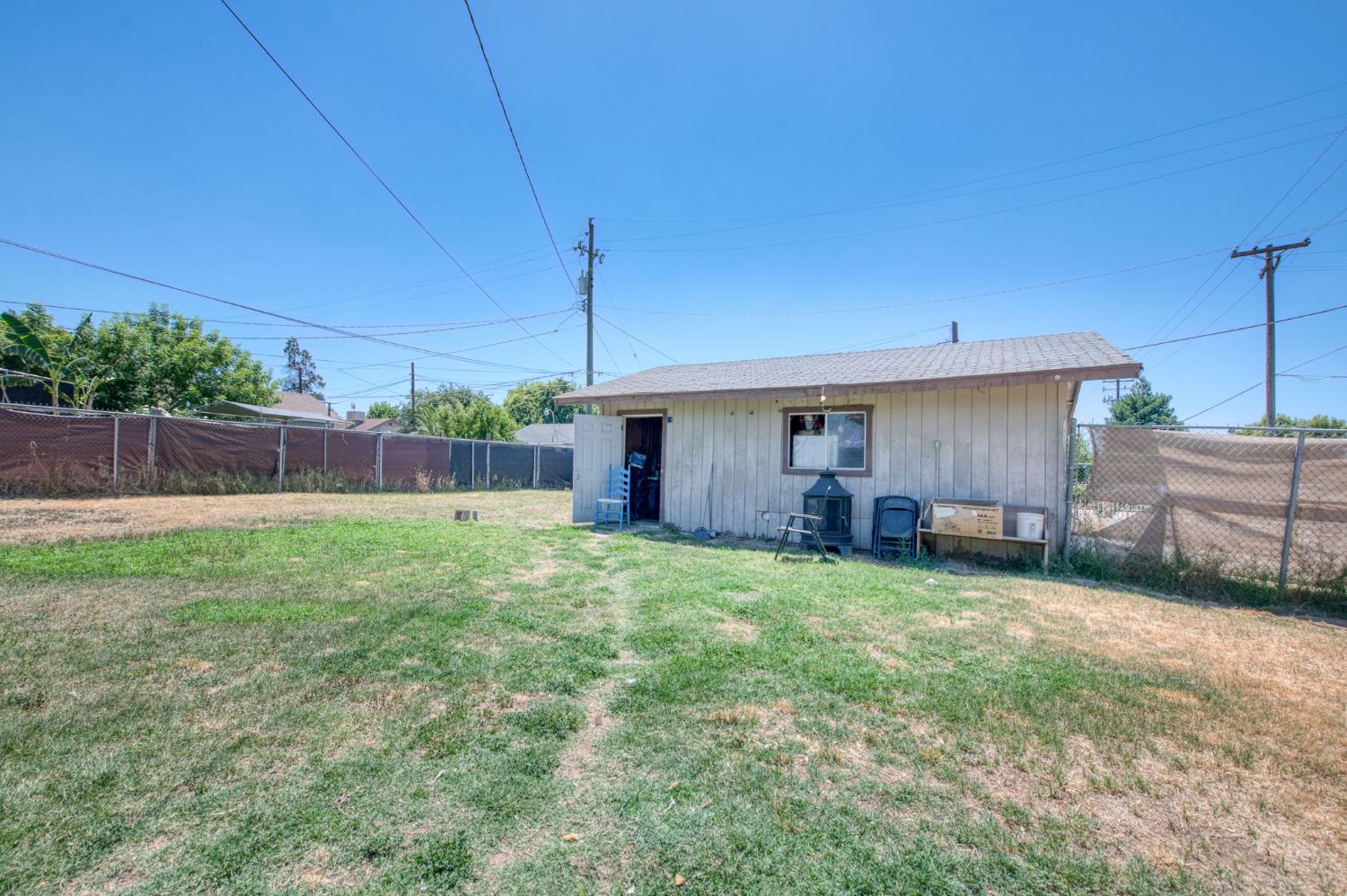 501 N St, Sanger, CA 93657