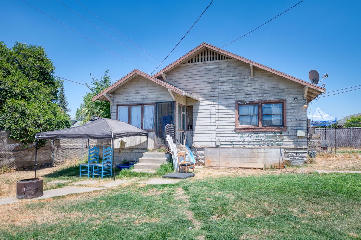501 N St, Sanger, CA 93657