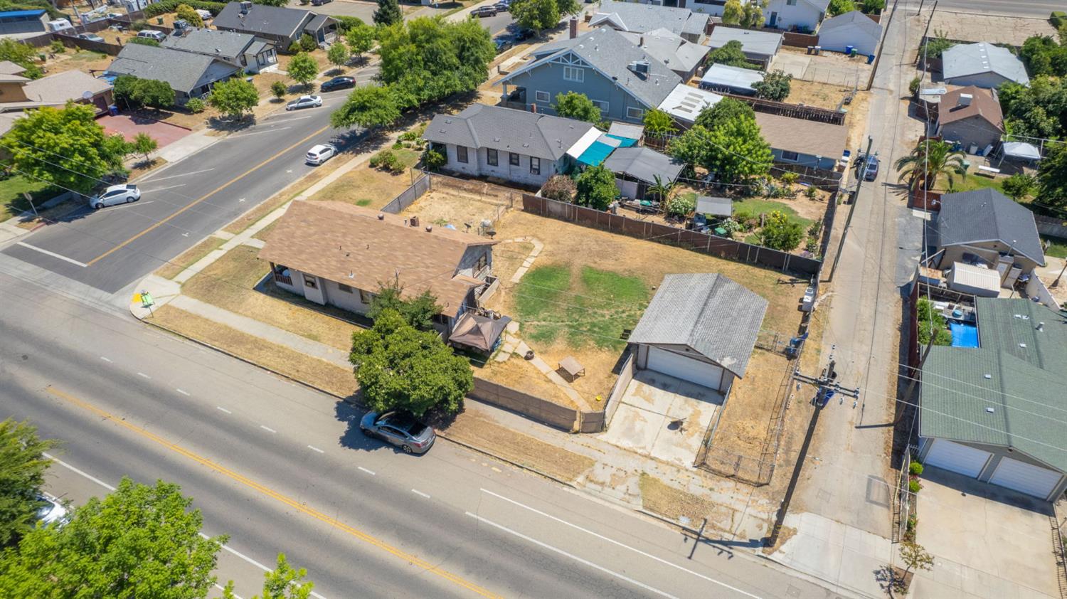 501 N St, Sanger, CA 93657