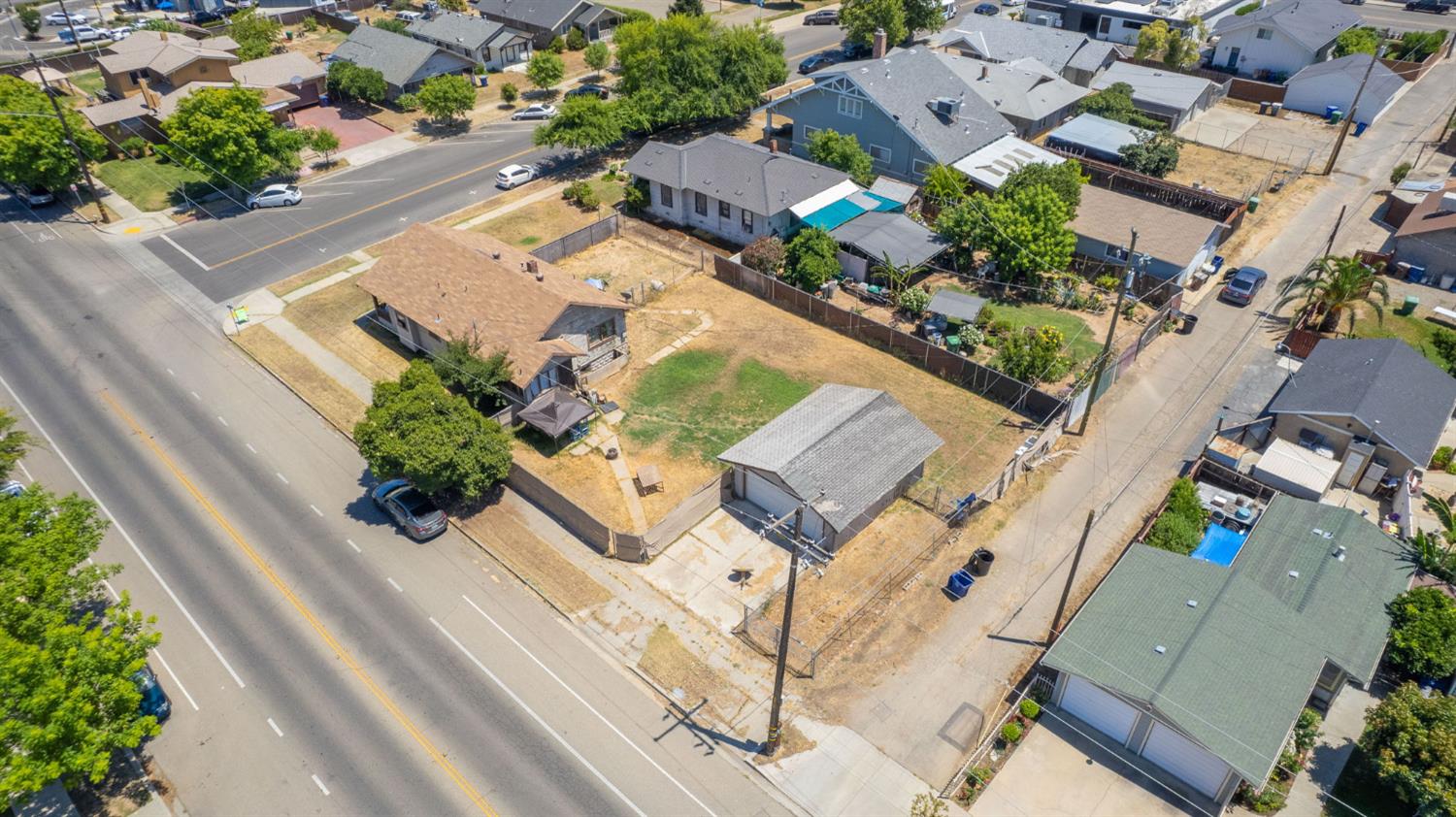 501 N St, Sanger, CA 93657