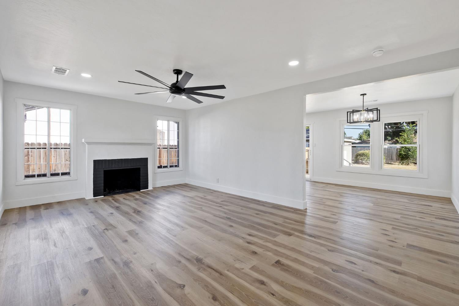 1142 E Cornell Ave, Fresno, CA 93704