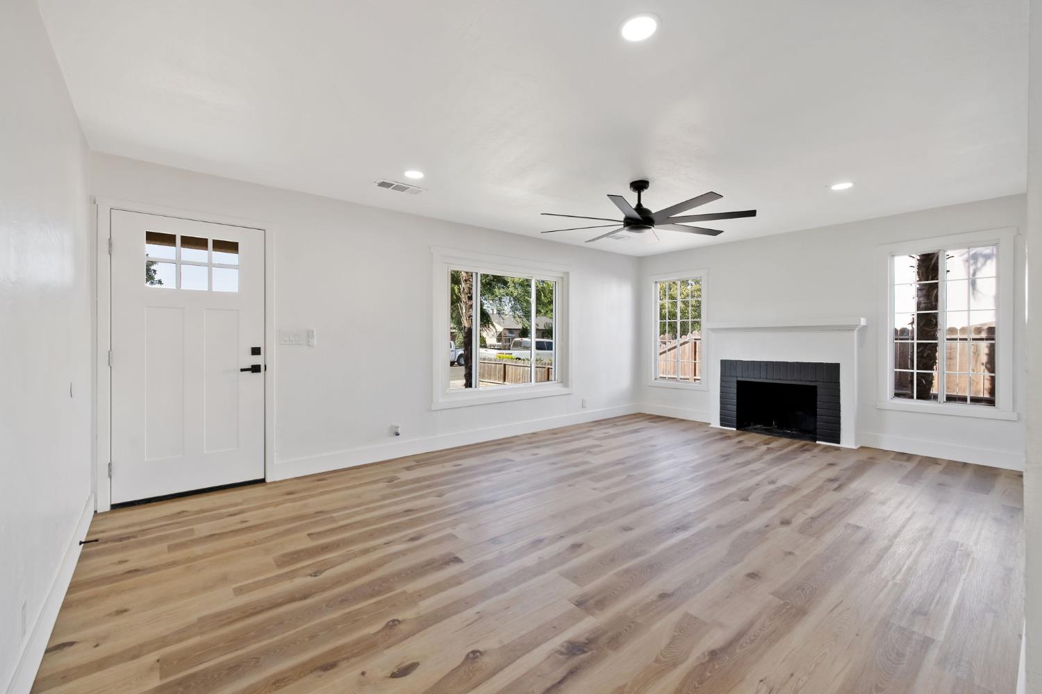 1142 E Cornell Ave, Fresno, CA 93704