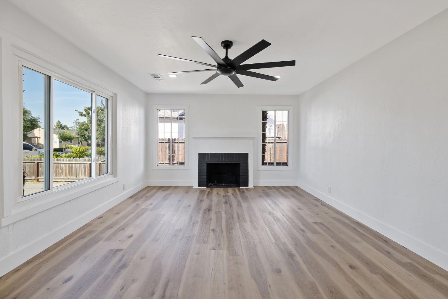 1142 E Cornell Ave, Fresno, CA 93704