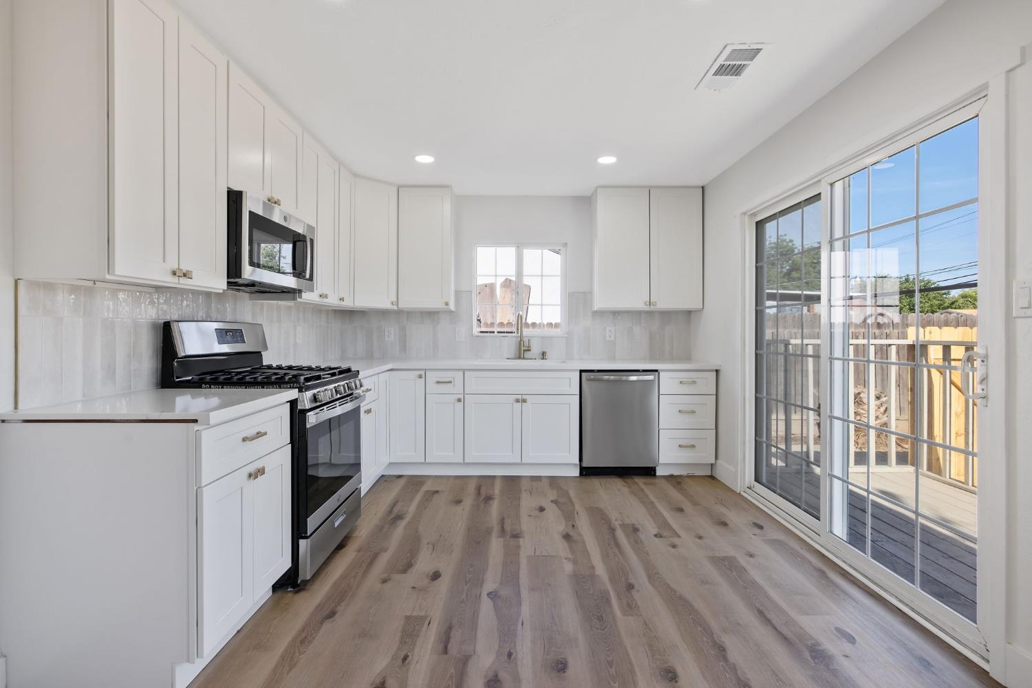 1142 E Cornell Ave, Fresno, CA 93704