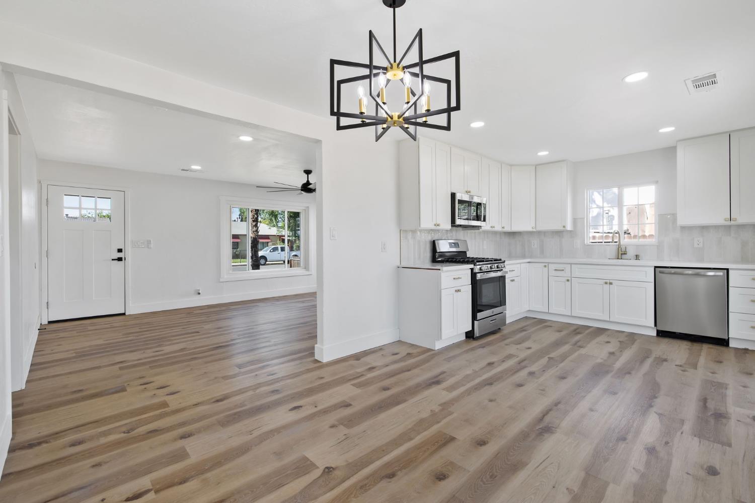 1142 E Cornell Ave, Fresno, CA 93704
