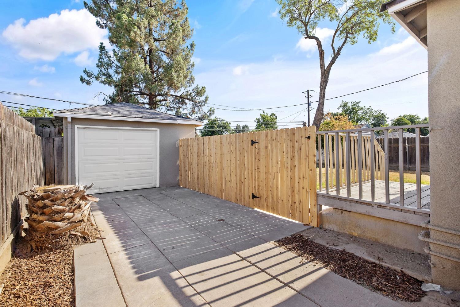 1142 E Cornell Ave, Fresno, CA 93704