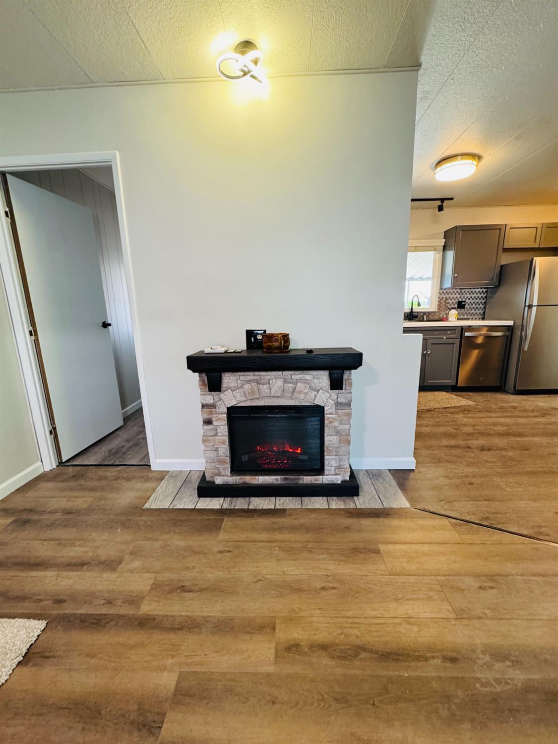 371 Bethel Ave #24, Sanger, CA 93657