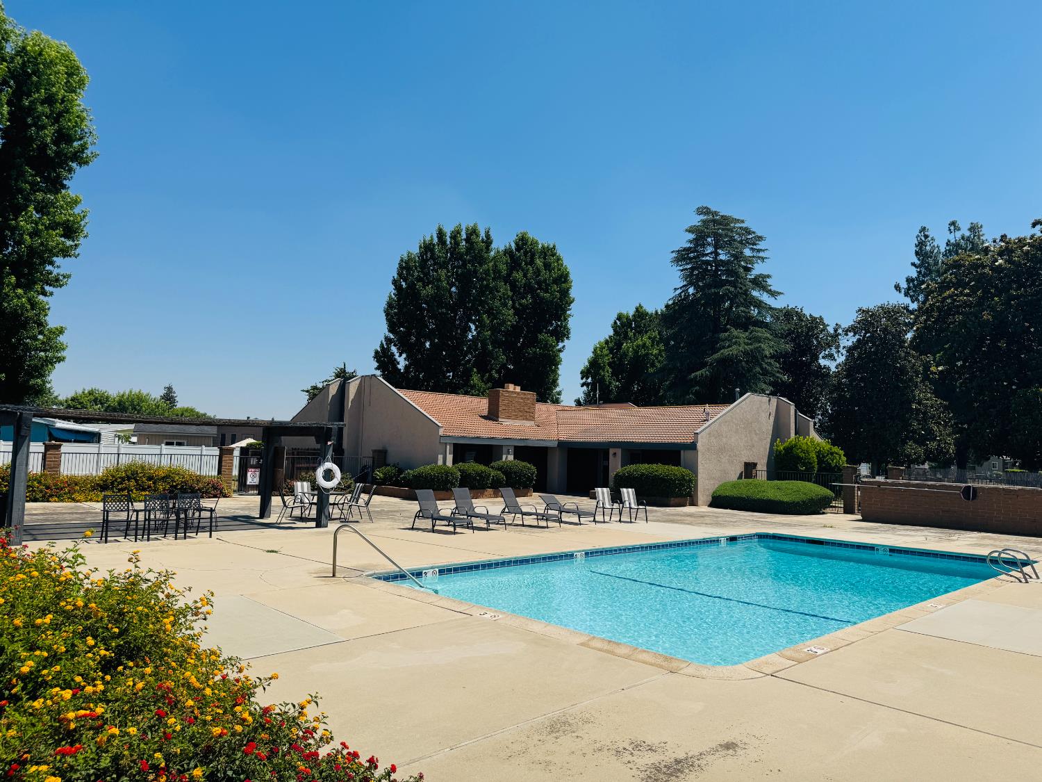371 Bethel Ave #24, Sanger, CA 93657