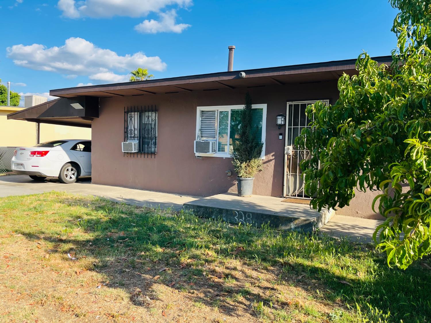 328 W Cleveland, Madera, CA 93638