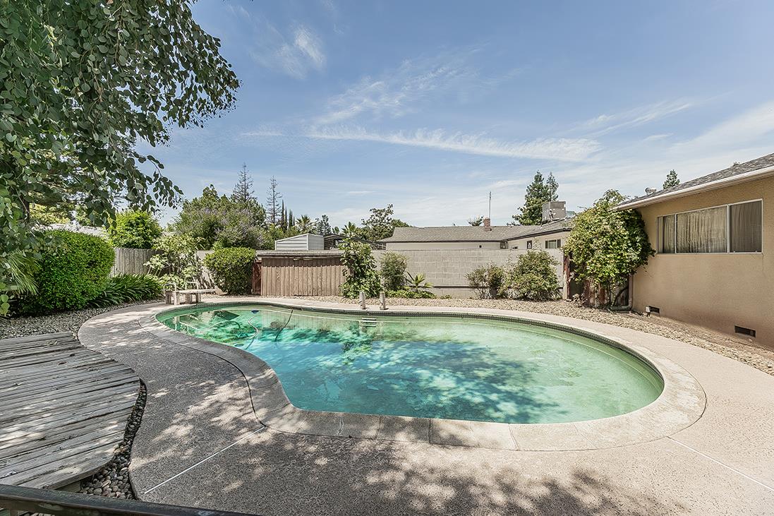 1553 W Palo Alto Ave, Fresno, CA 93711