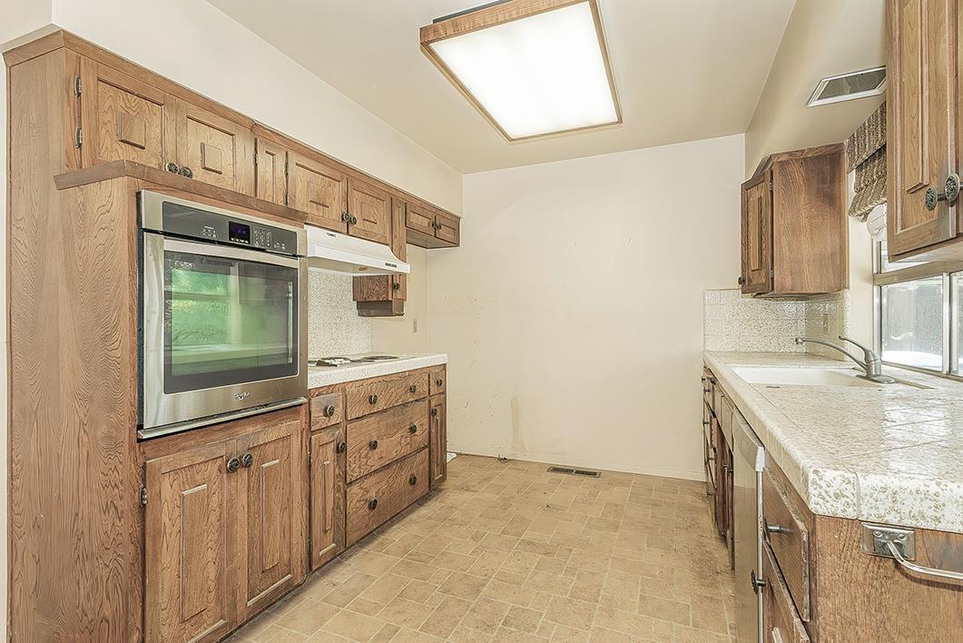 1553 W Palo Alto Ave, Fresno, CA 93711