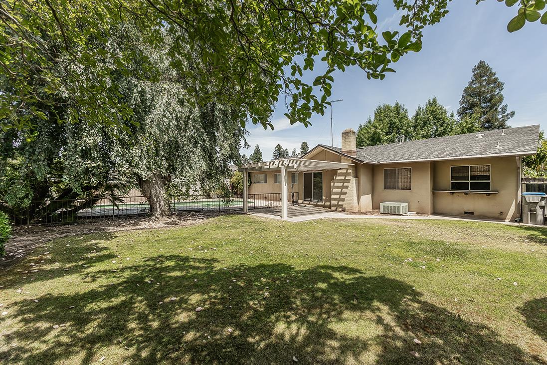 1553 W Palo Alto Ave, Fresno, CA 93711