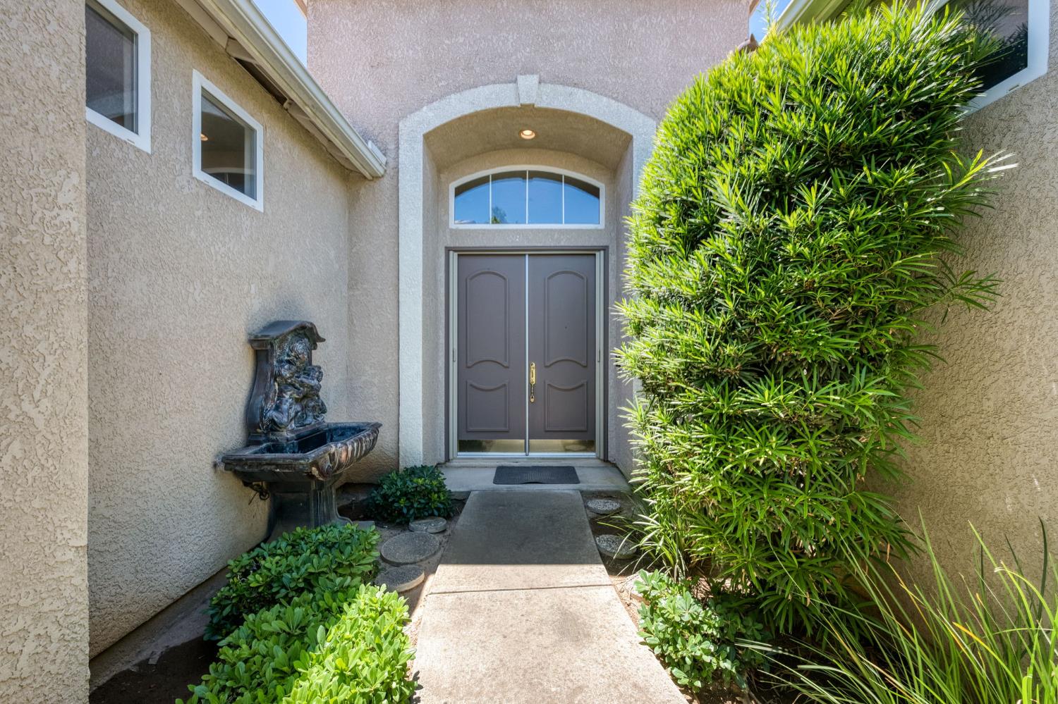 2330 Deauville Cir, Clovis, CA 93619