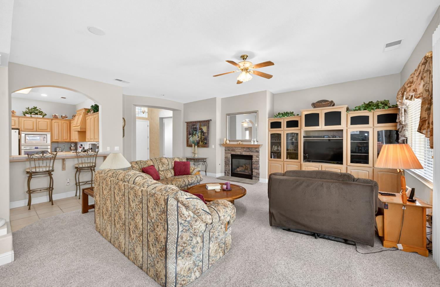 2330 Deauville Cir, Clovis, CA 93619