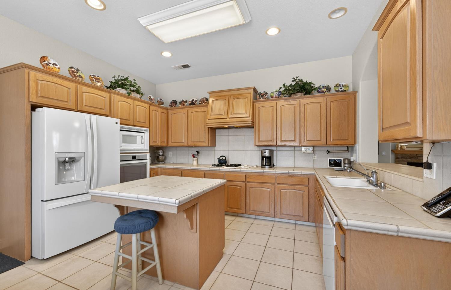 2330 Deauville Cir, Clovis, CA 93619