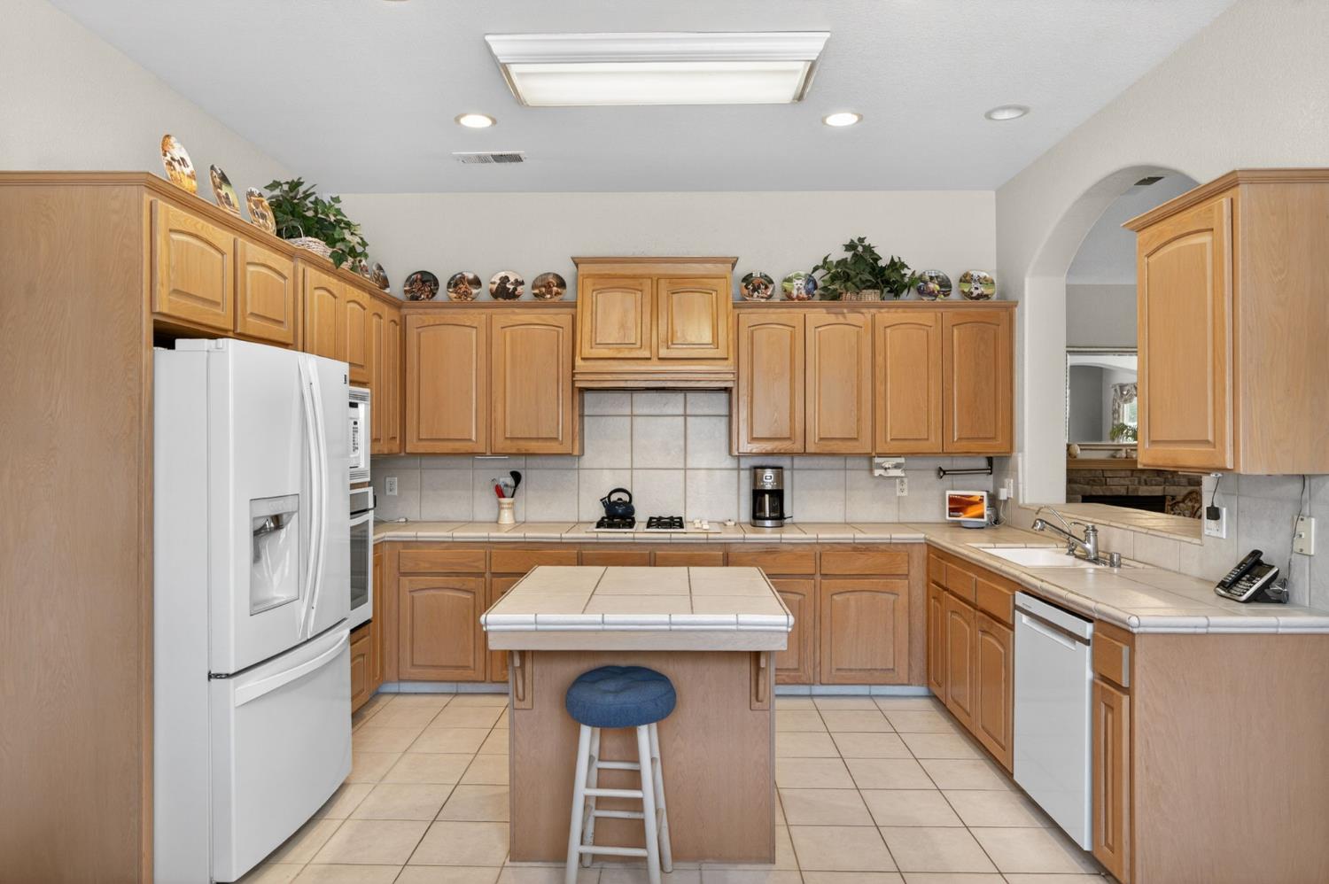 2330 Deauville Cir, Clovis, CA 93619