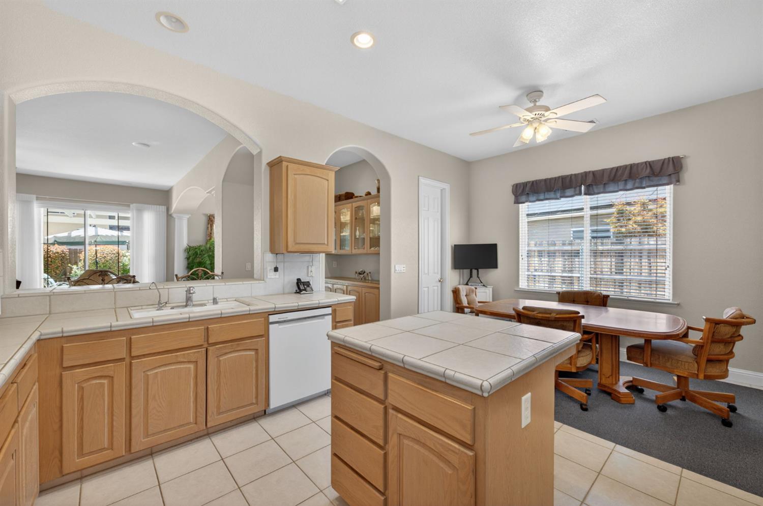 2330 Deauville Cir, Clovis, CA 93619