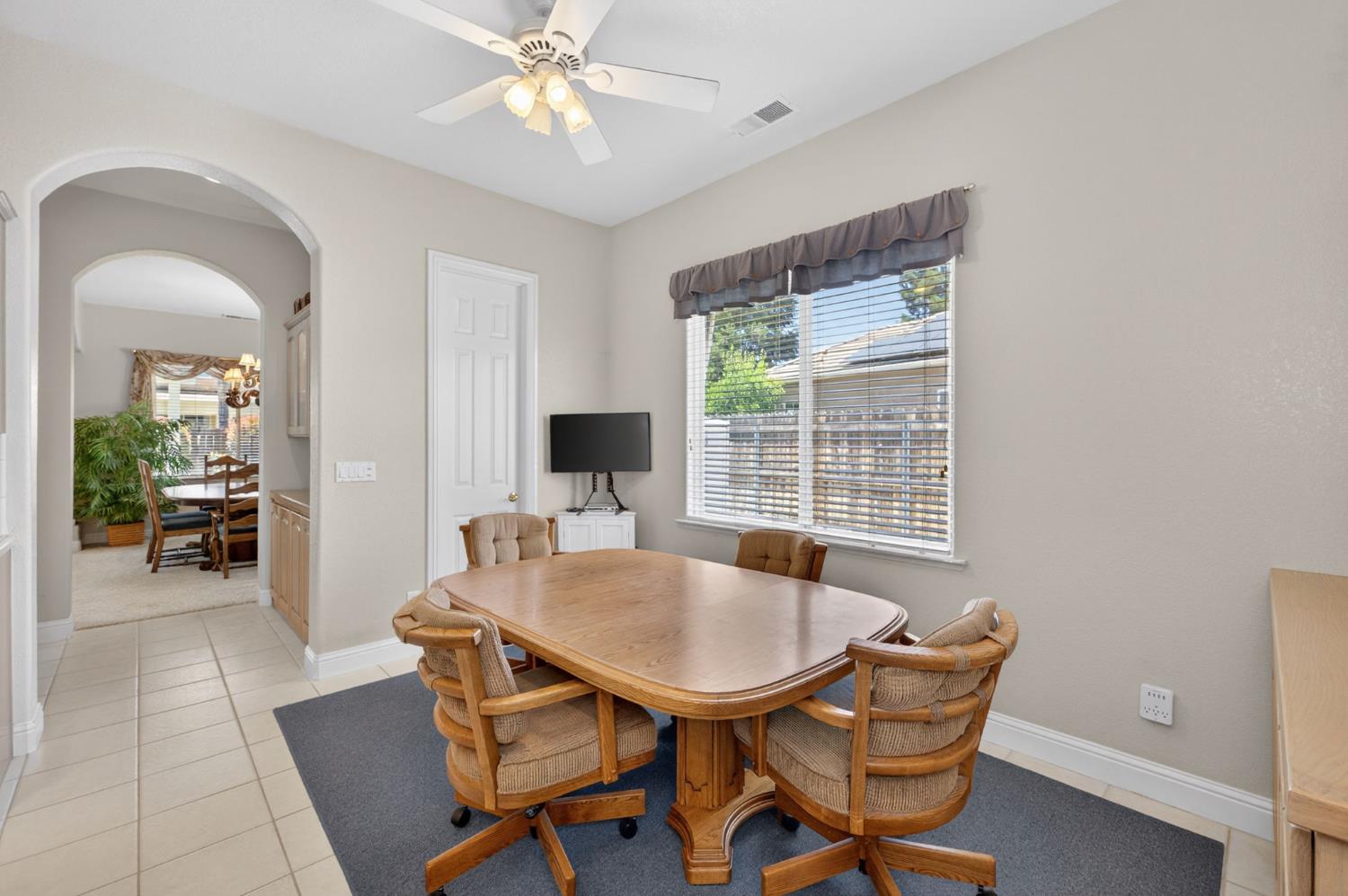 2330 Deauville Cir, Clovis, CA 93619