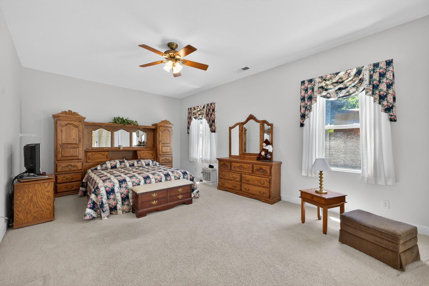 2330 Deauville Cir, Clovis, CA 93619
