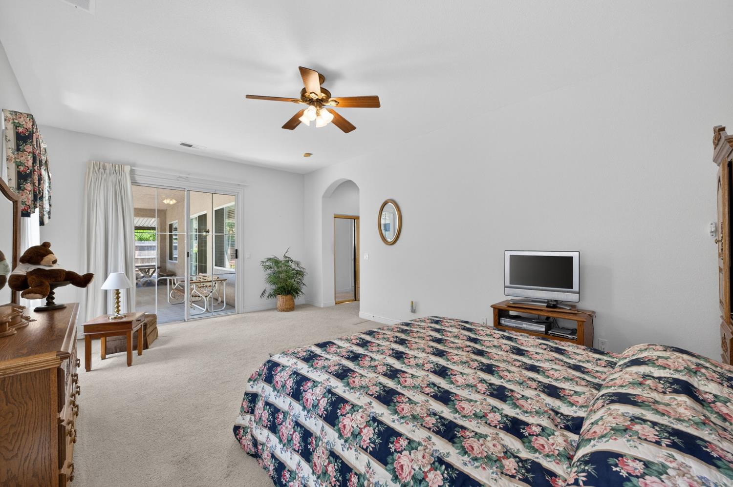 2330 Deauville Cir, Clovis, CA 93619