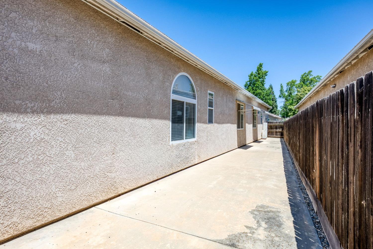 2330 Deauville Cir, Clovis, CA 93619