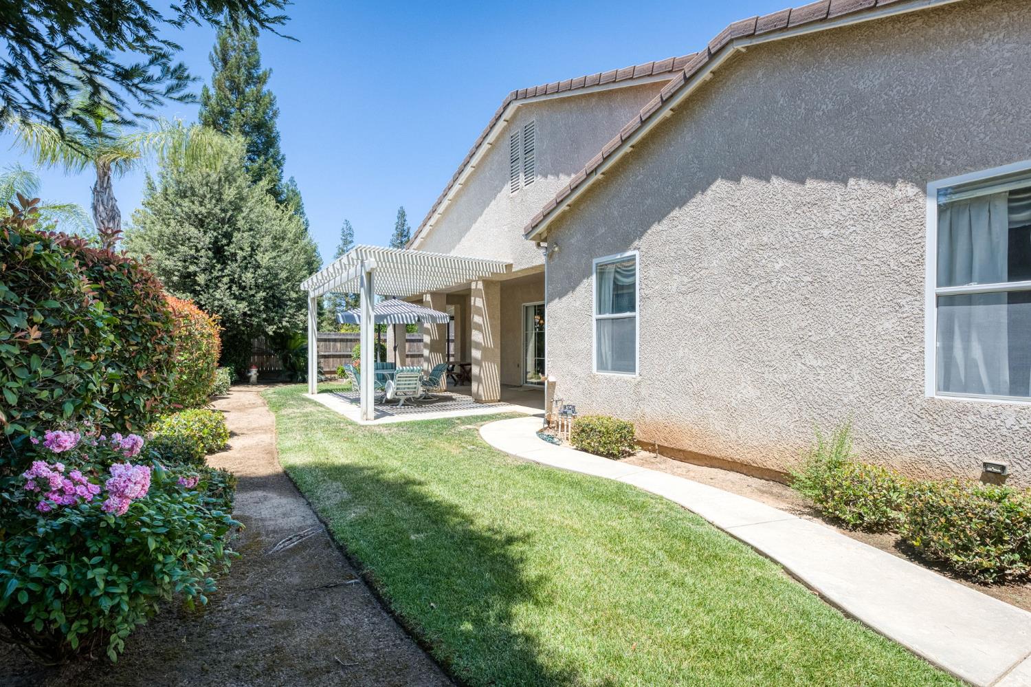 2330 Deauville Cir, Clovis, CA 93619