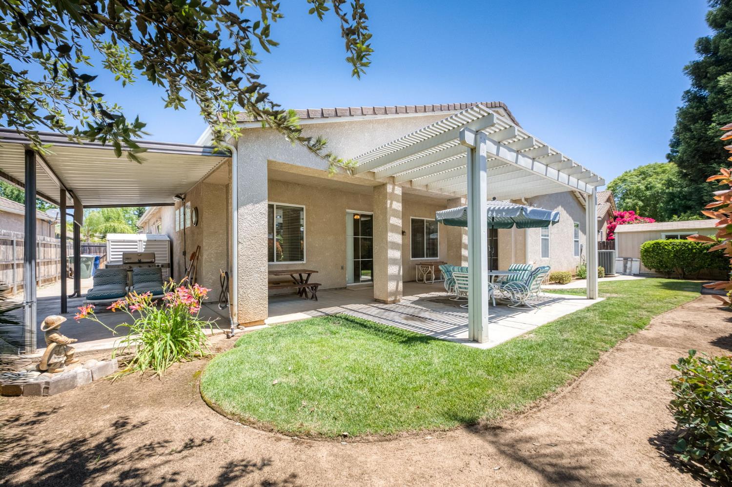 2330 Deauville Cir, Clovis, CA 93619