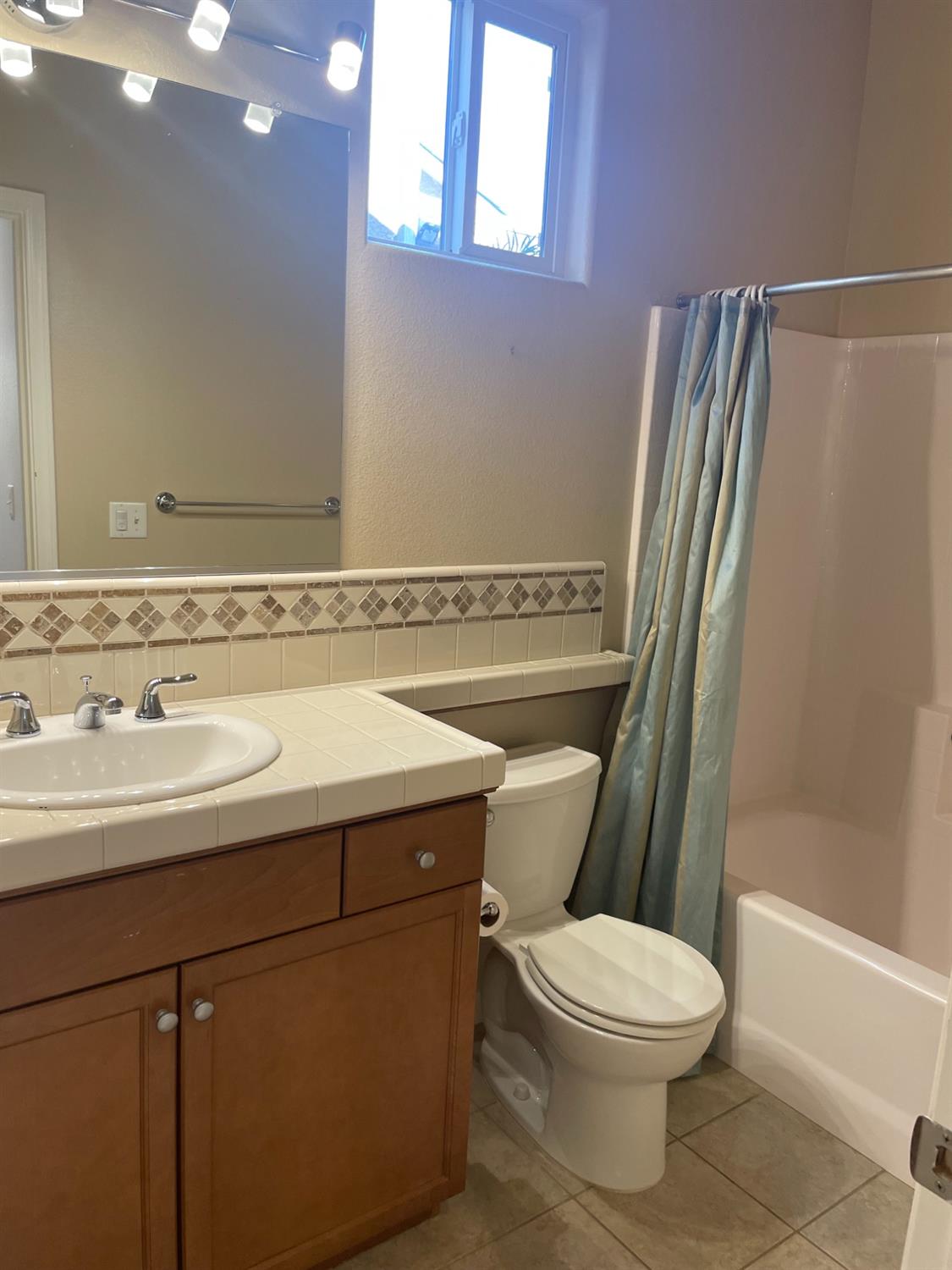 3724 Heritage Ln, Clovis, CA 93619