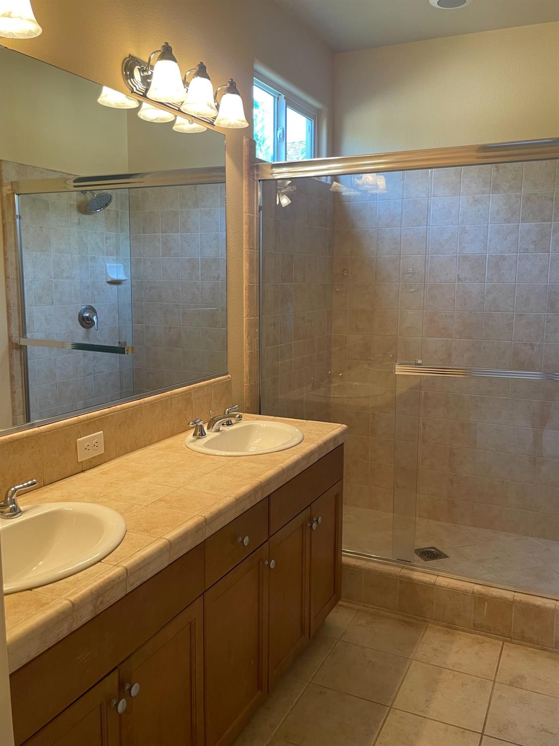 3724 Heritage Ln, Clovis, CA 93619