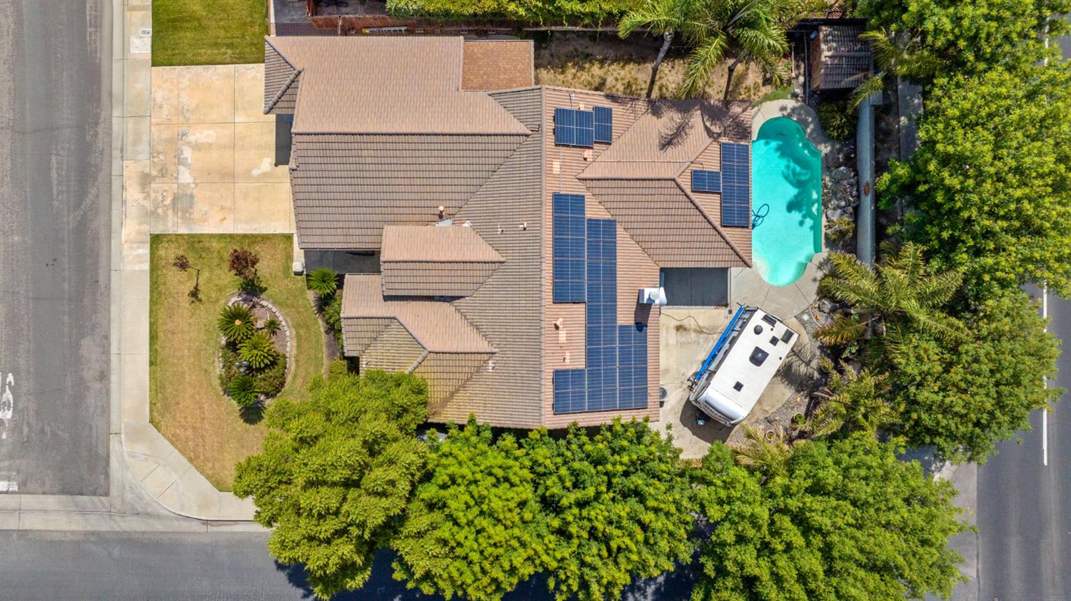1547 W Claridge Ct, Hanford, CA 93230