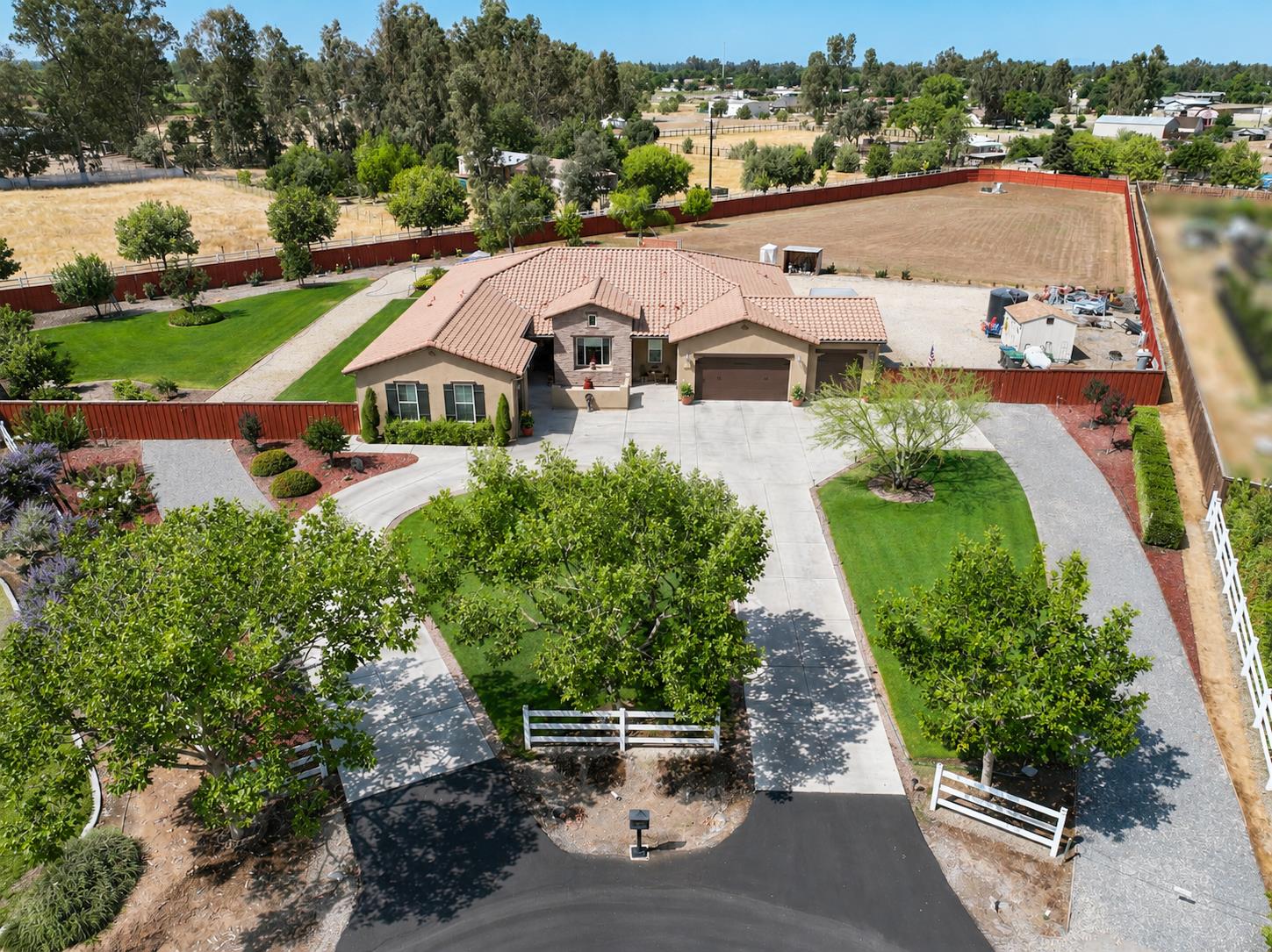 3741 N Mountain Hawk Ct, Sanger, CA 93657