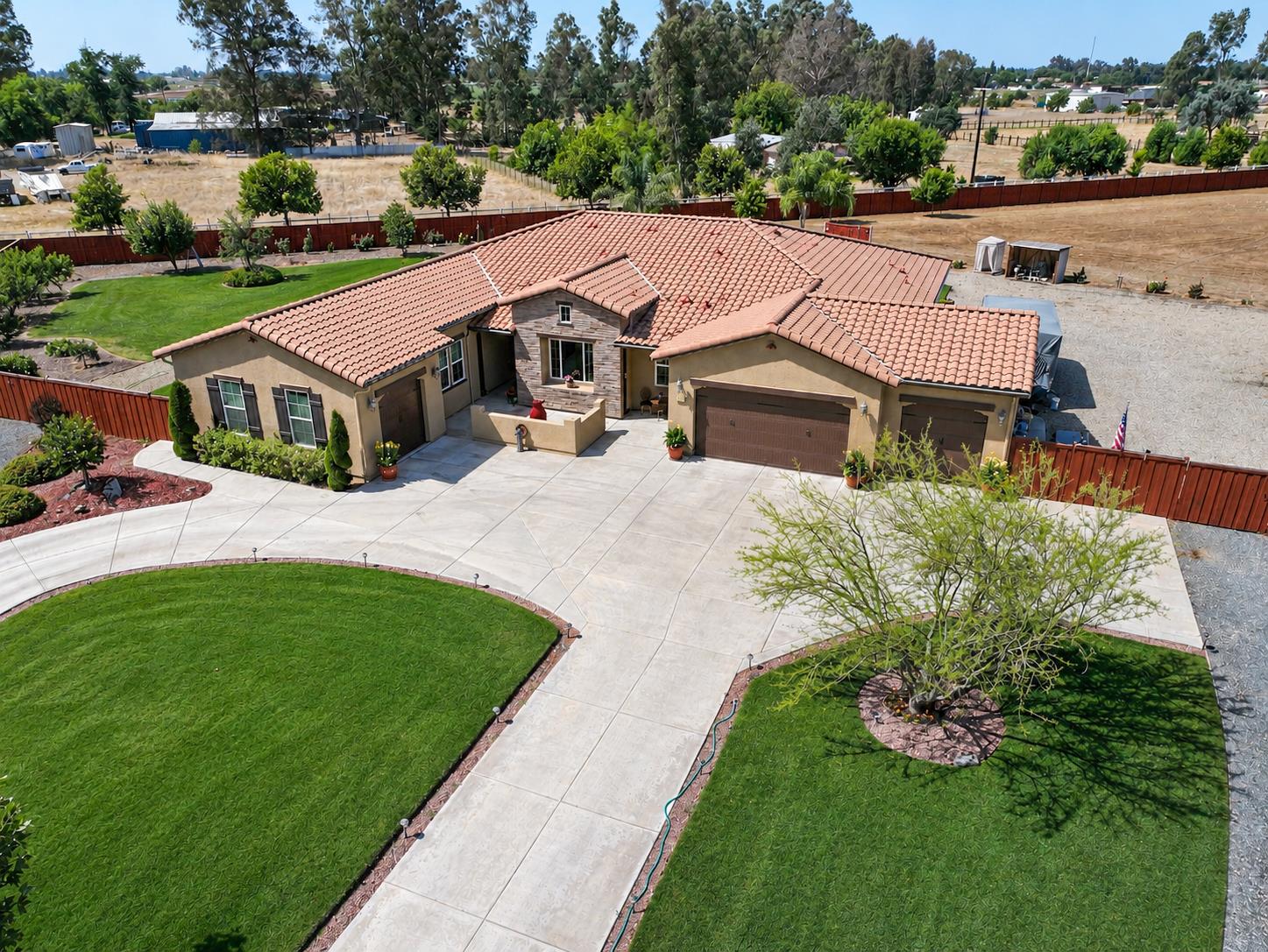 3741 N Mountain Hawk Ct, Sanger, CA 93657