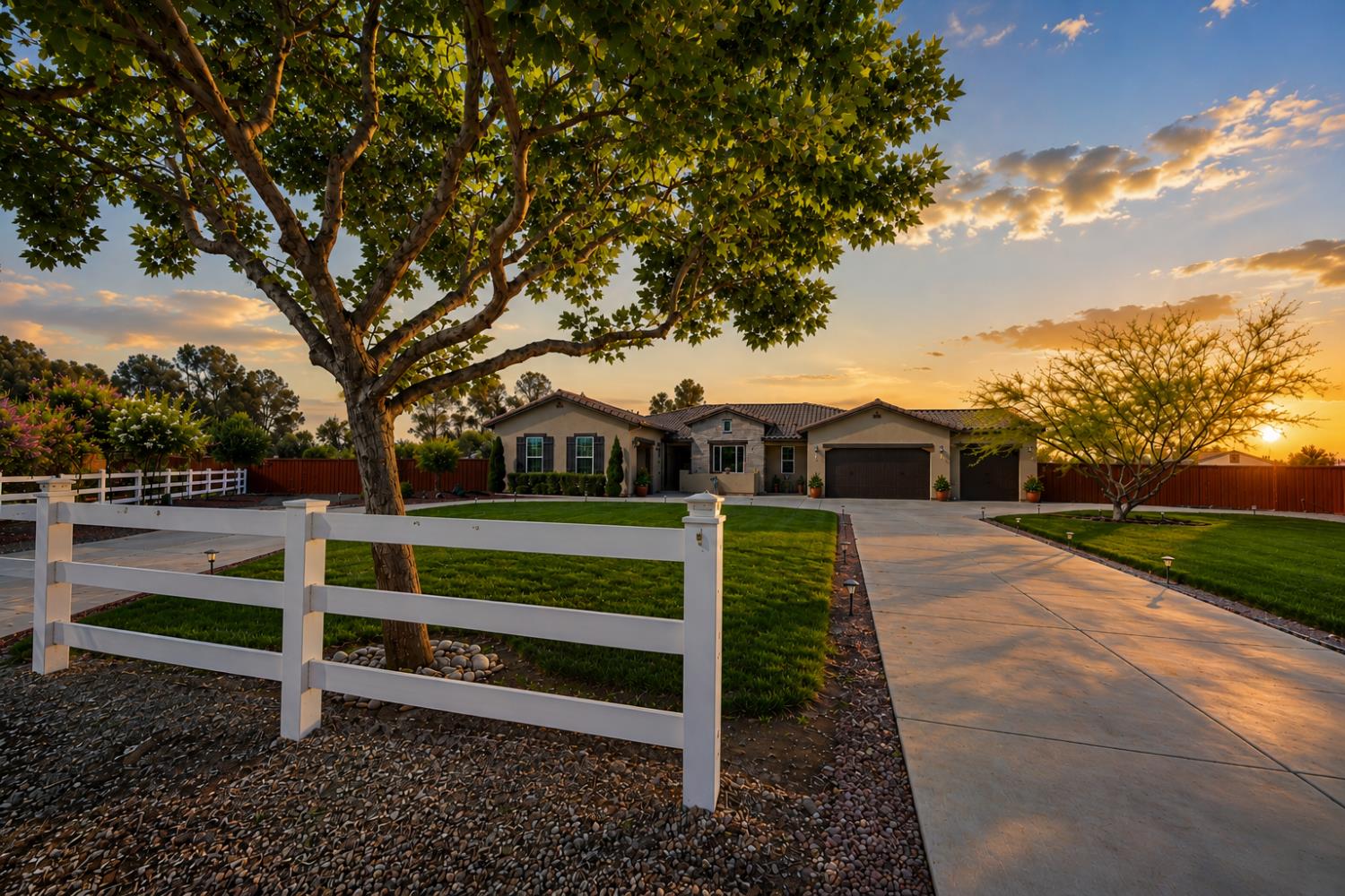 3741 N Mountain Hawk Ct, Sanger, CA 93657