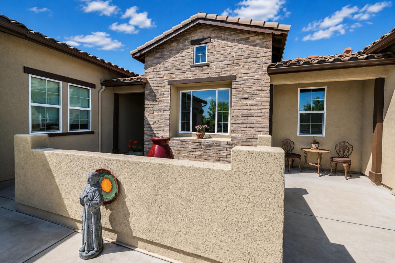 3741 N Mountain Hawk Ct, Sanger, CA 93657