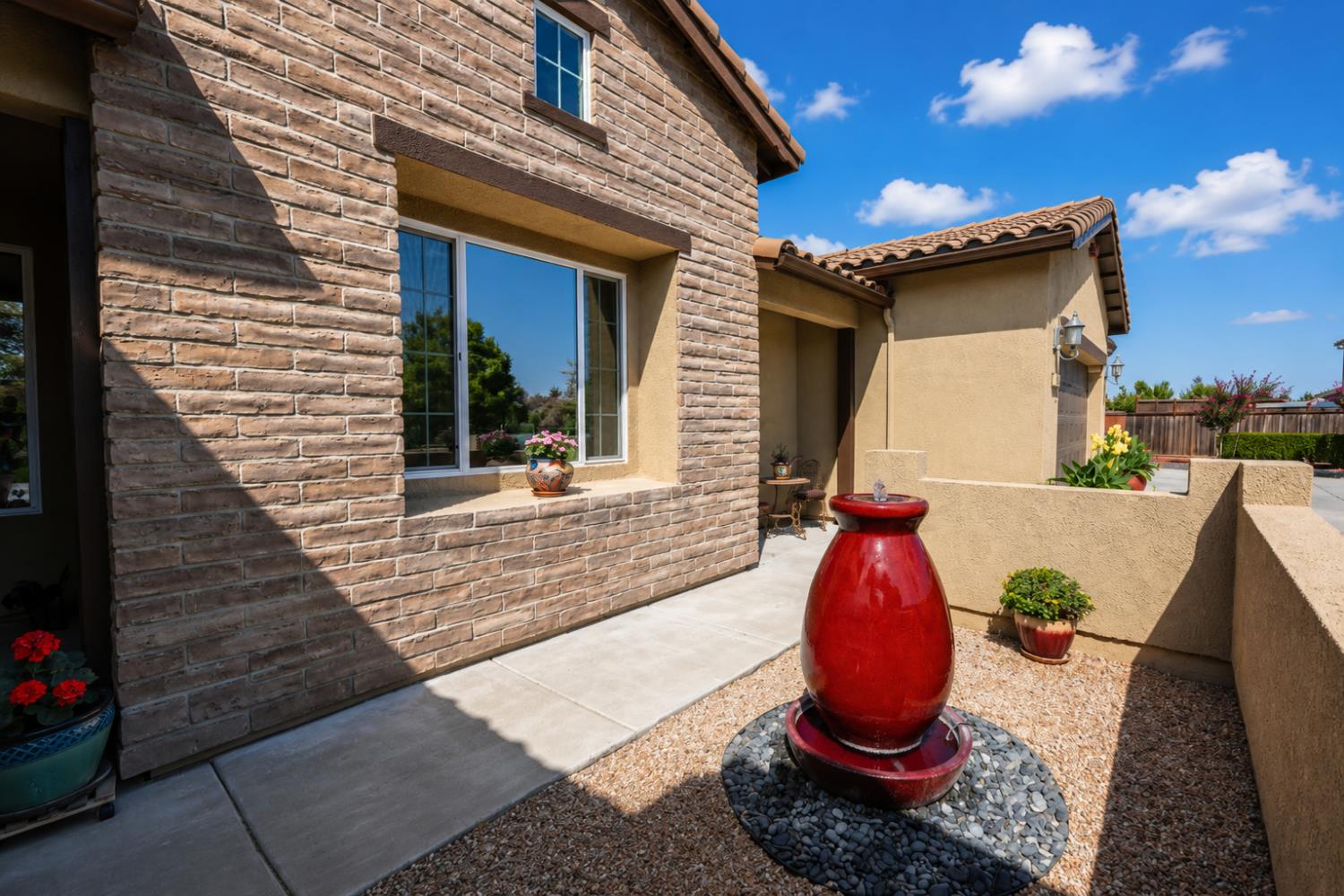 3741 N Mountain Hawk Ct, Sanger, CA 93657