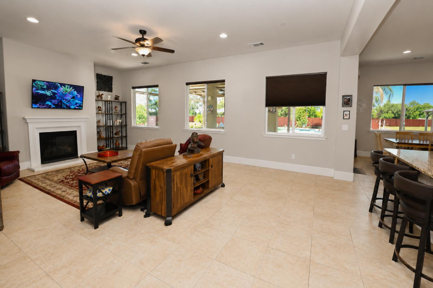 3741 N Mountain Hawk Ct, Sanger, CA 93657