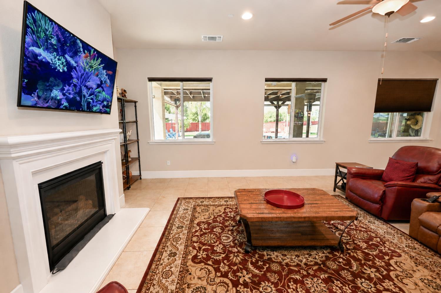 3741 N Mountain Hawk Ct, Sanger, CA 93657