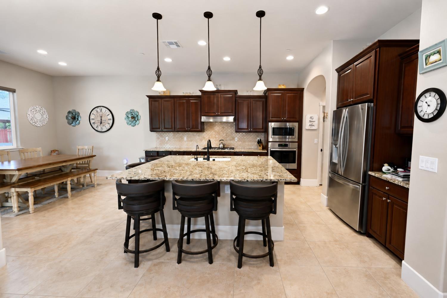 3741 N Mountain Hawk Ct, Sanger, CA 93657