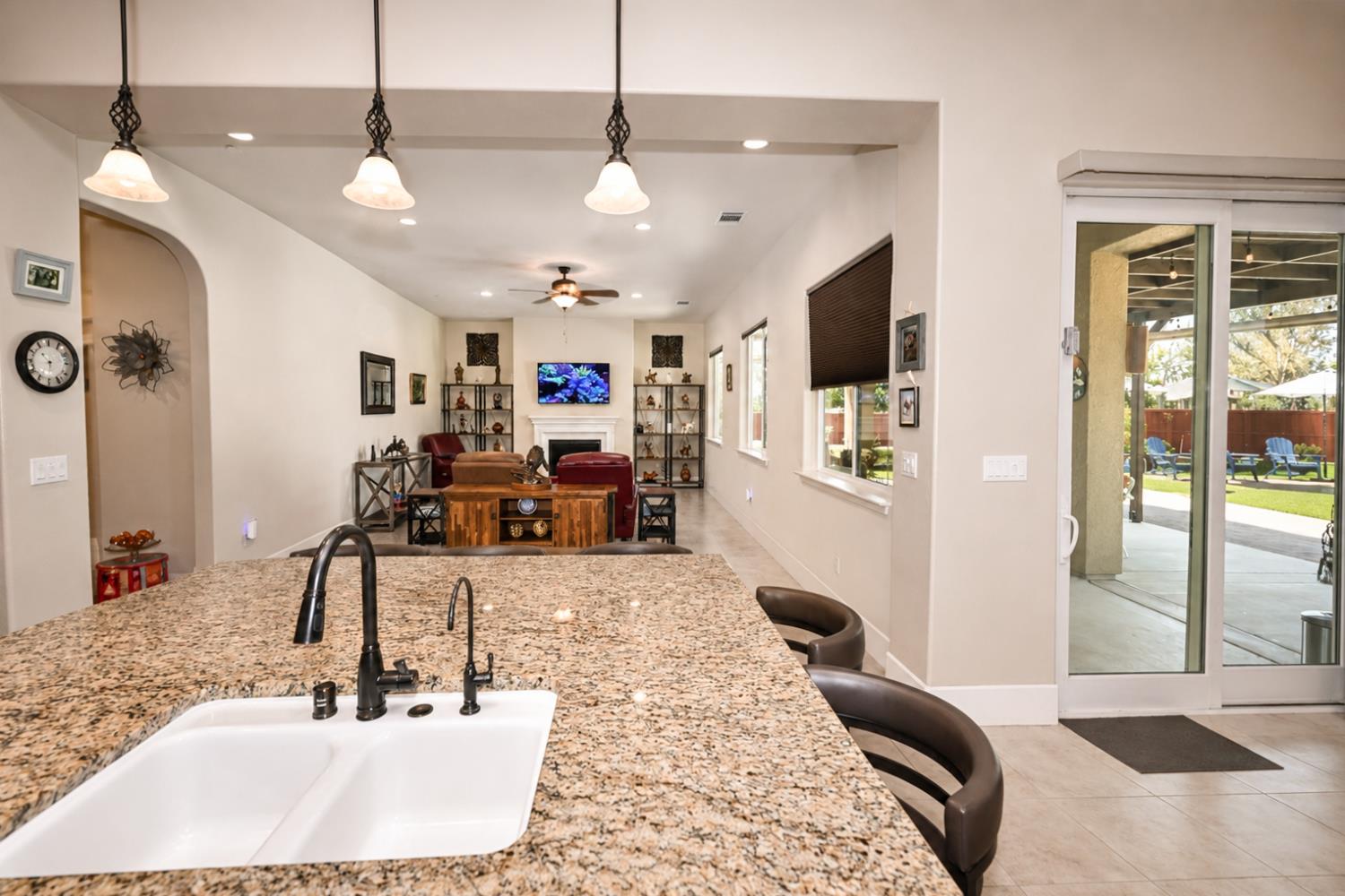 3741 N Mountain Hawk Ct, Sanger, CA 93657